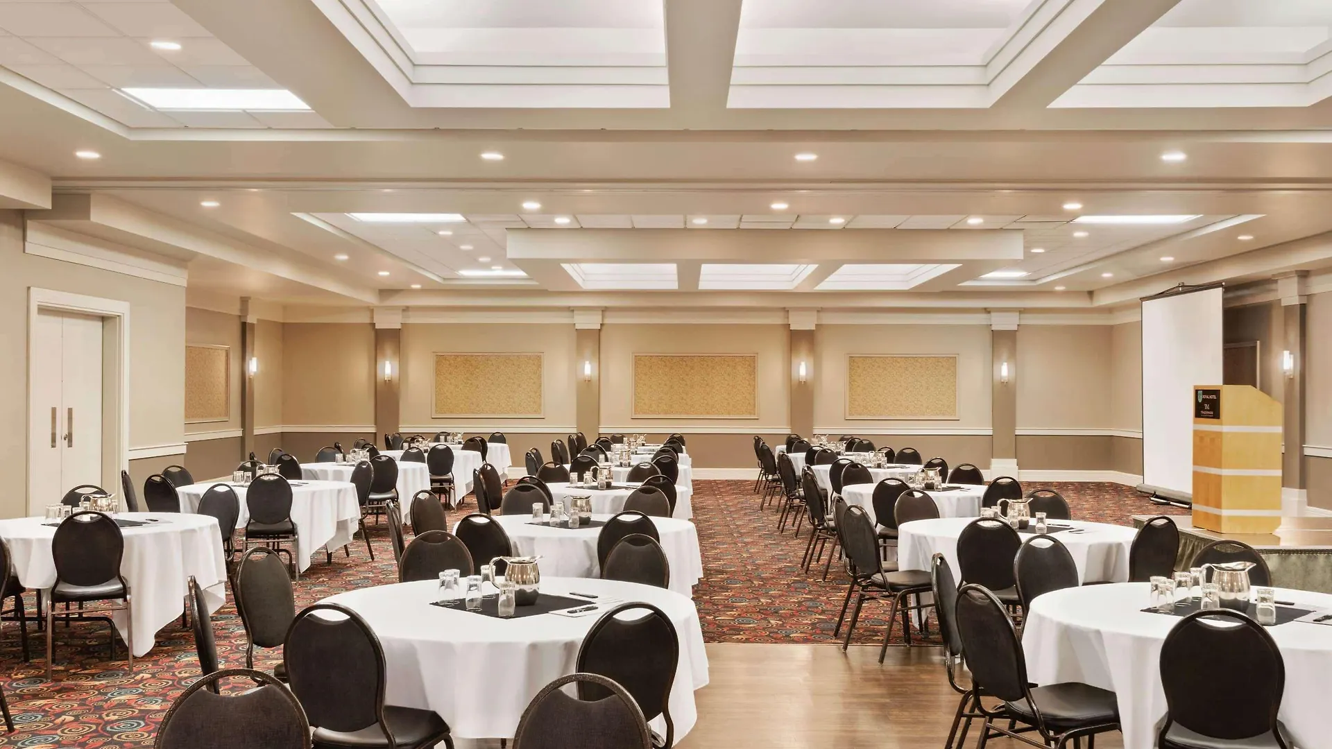 Royal Hotel Edmonton Airport Trademark Collection By Wyndham Leduc