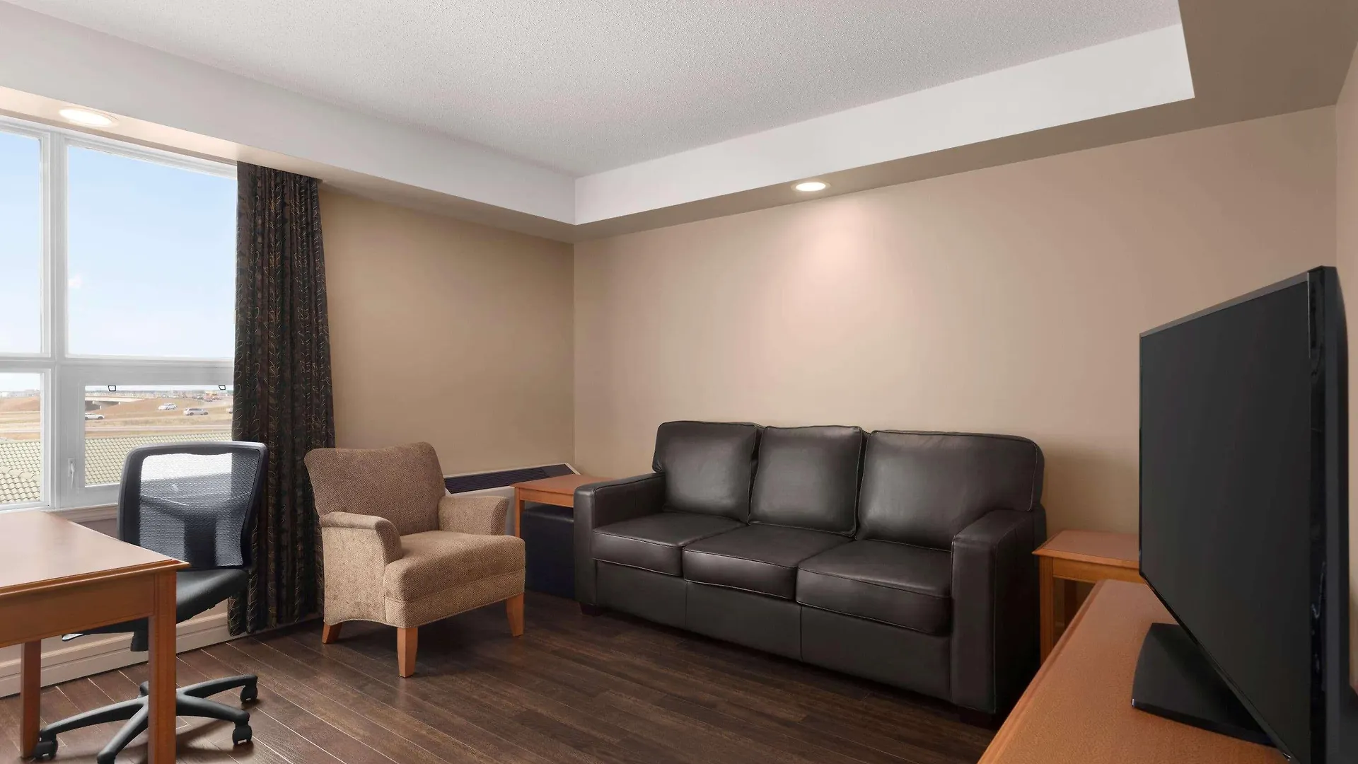 Royal Hotel Edmonton Airport Trademark Collection By Wyndham Leduc