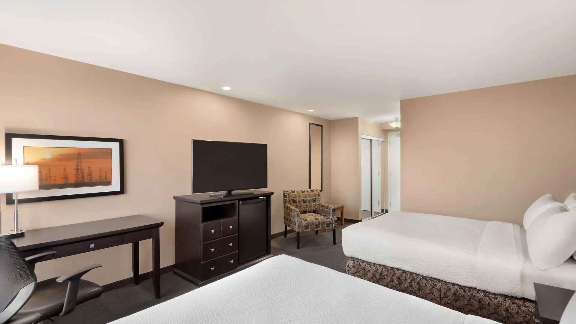 Royal Hotel Edmonton Airport Trademark Collection By Wyndham Leduc