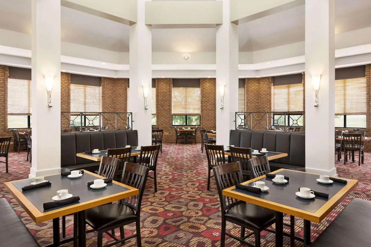 Royal Hotel Edmonton Airport Trademark Collection By Wyndham Leduc
